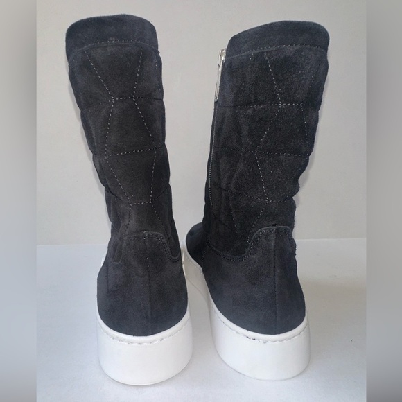 Aquatalia Black Quilted Suede Ankle Boot With Rubber Sole Size 5.5 Like New! - Picture 4 of 9